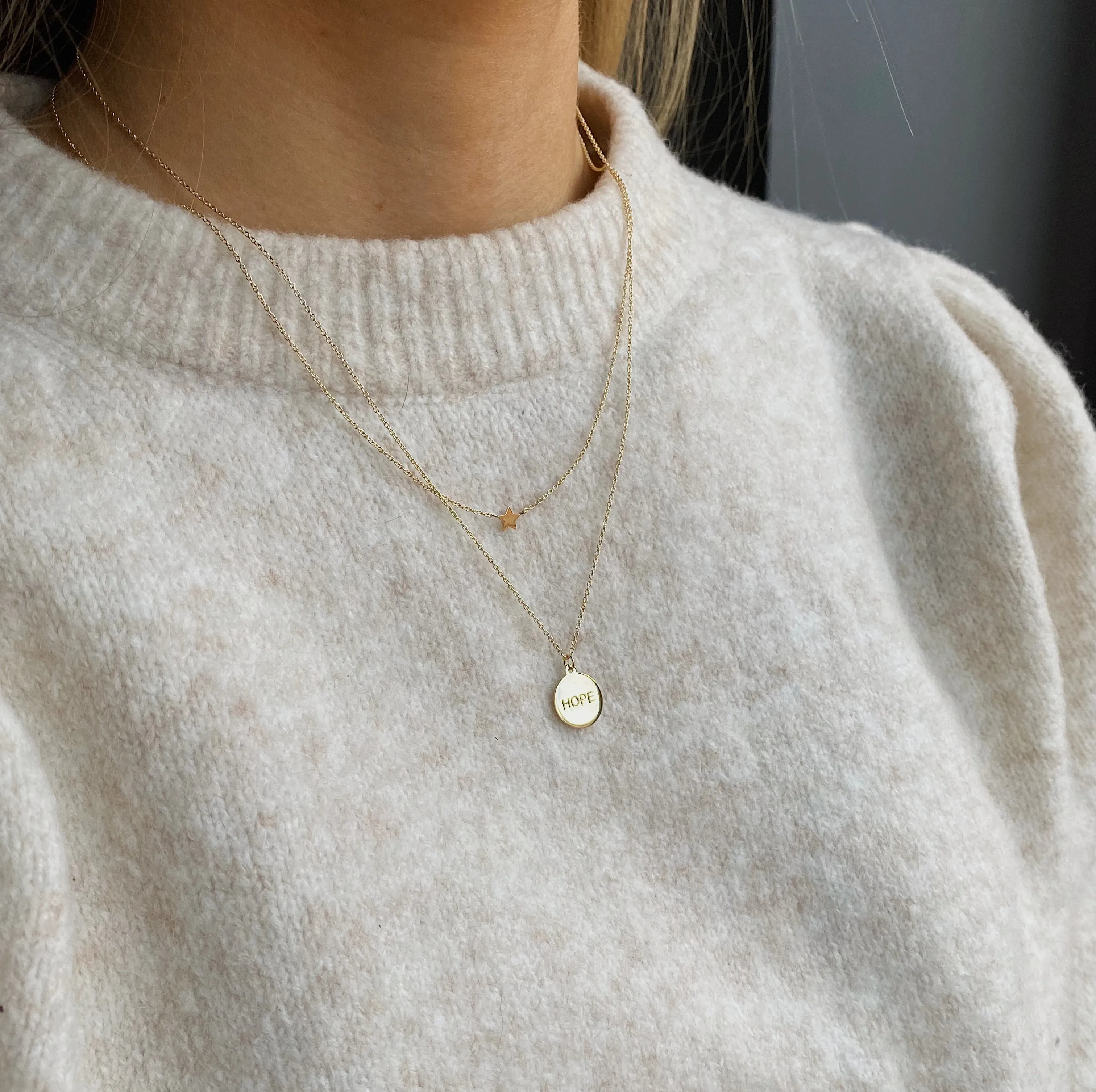 9kt Gold Single Star Pendant Necklace