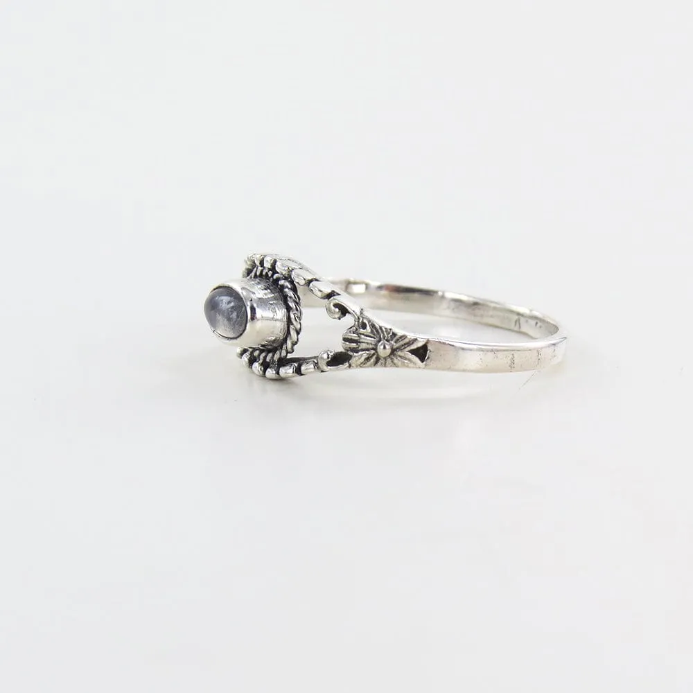 NEPALESE SILVER MOONSTONE RING